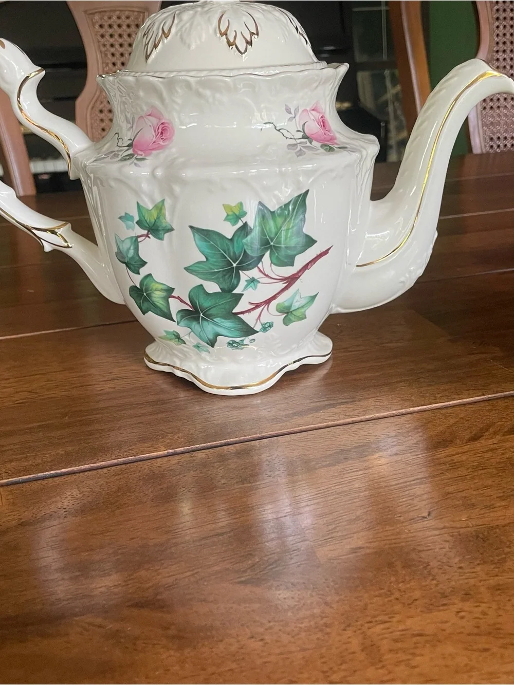 🫖 Vintage Cottagecore Tea Party Bundle – Teapot, Plates, Bowl, & Accessories Lot